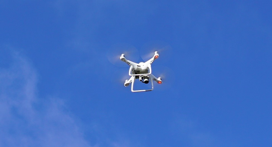 Kuvassa DJI Phantom 4 RTK drone